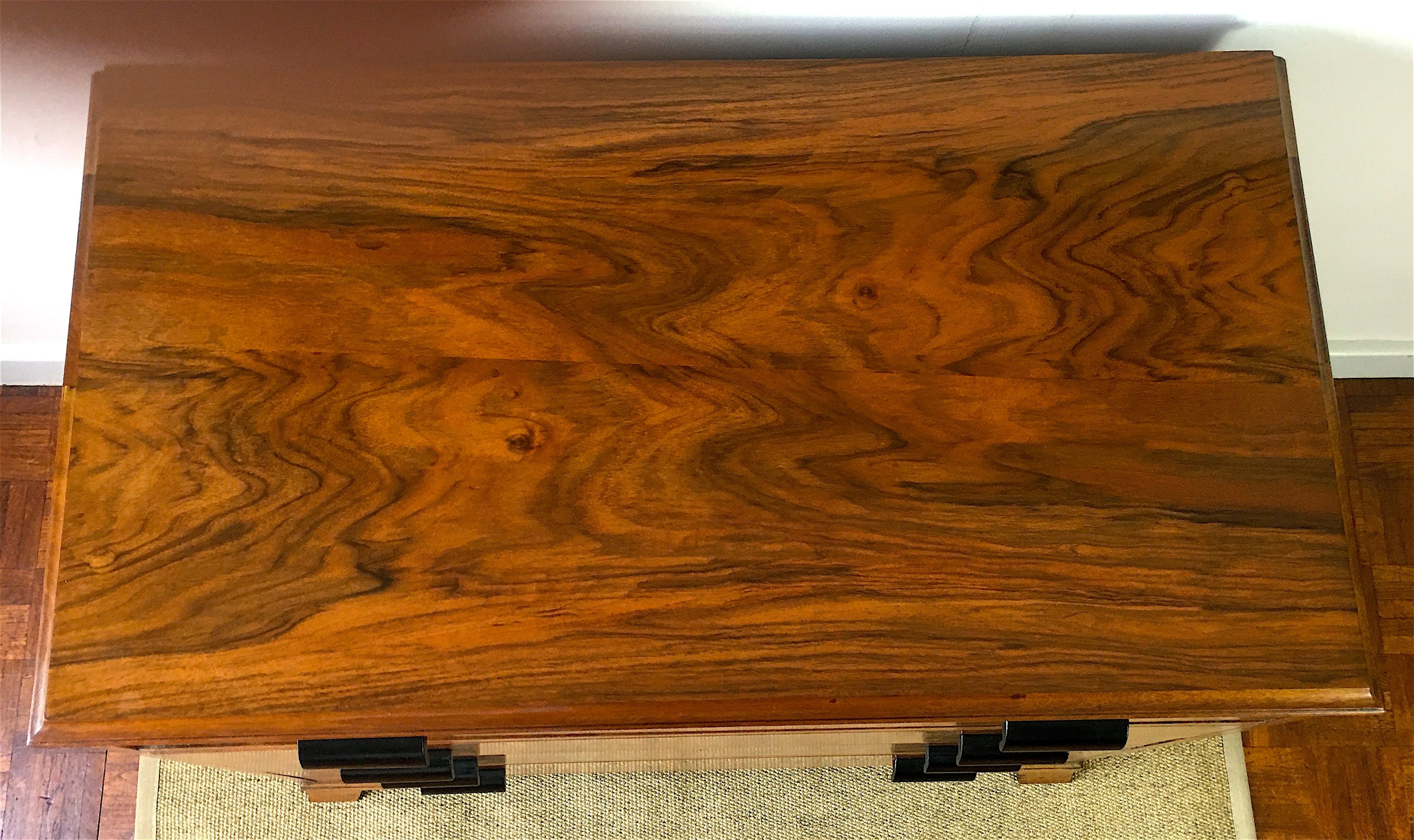 An Art Deco style figured walnut chest of four drawers, width 92cm, depth 50cm, height 83cm